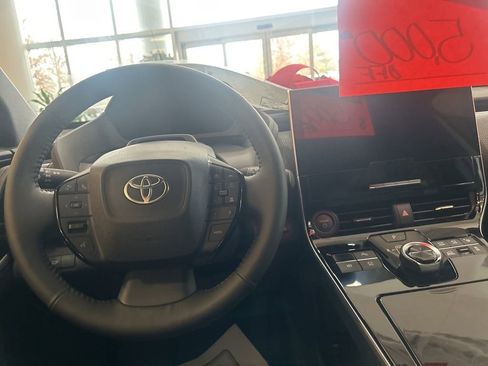 Used 2025 Toyota bZ4X AWD image 12