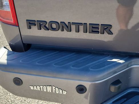 Used 2021 Nissan Frontier SV w/ Midnight Edition Floor Mats AWD/4WD image 9