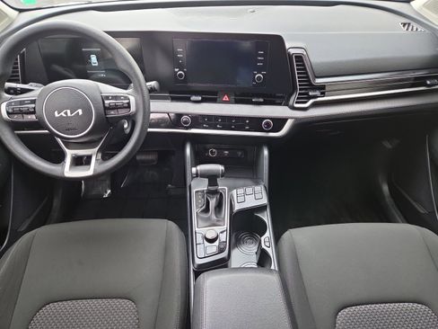 Used 2025 Kia Sportage LX image 10
