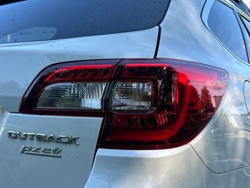 Used 2016 Subaru Outback 2.5i Limited AWD/4WD image 11
