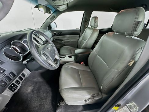 Used 2014 Toyota Tacoma PreRunner w/ SR5 Package image 13