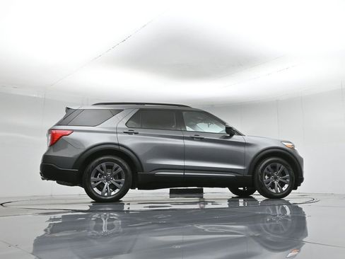 Used 2023 Ford Explorer XLT w/ Equipment Group 202A image 8