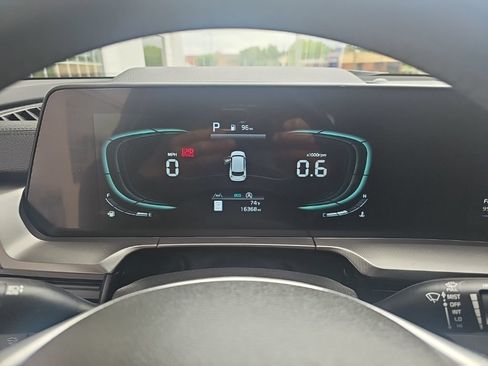 Used 2025 Kia Telluride S FWD image 16