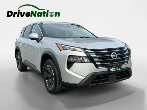 Used 2024 Nissan Rogue SV AWD/4WD image 3