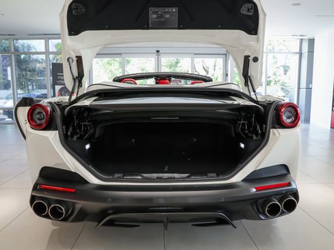Used 2020 Ferrari Portofino image 39