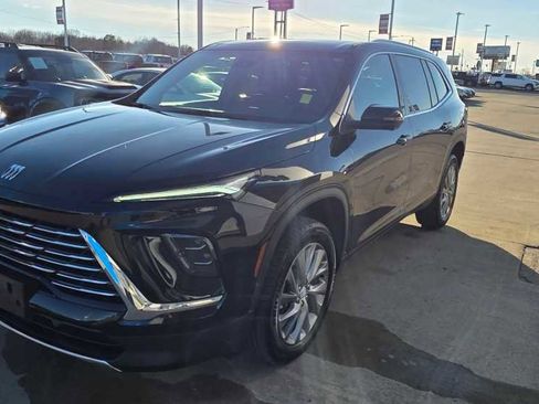 Used 2025 Buick Enclave Preferred image 4