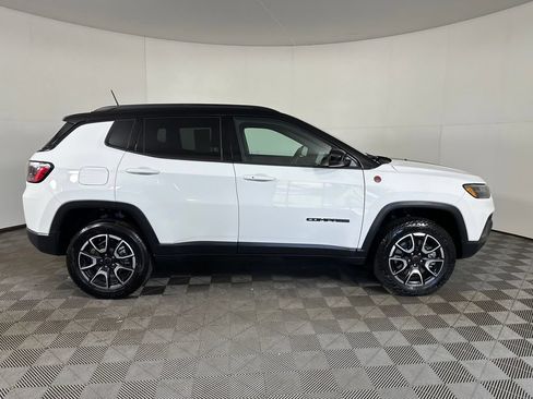 Used 2025 Jeep Compass Trailhawk AWD/4WD image 6