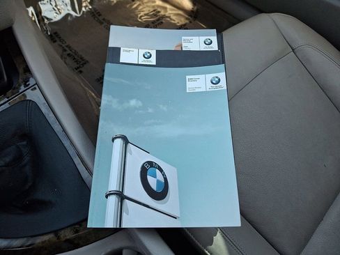 Used 2008 BMW 135i Convertible image 24