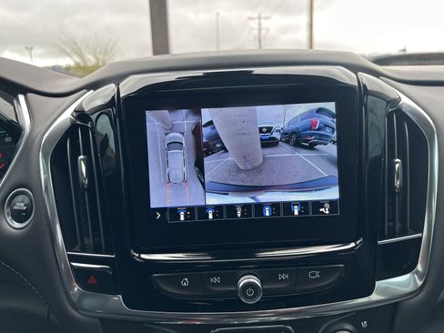 Used 2021 Chevrolet Traverse High Country FWD image 57