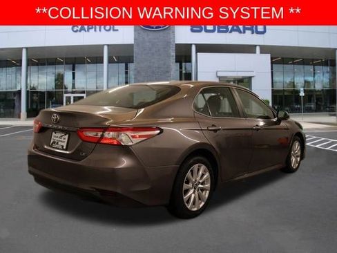 Used 2018 Toyota Camry LE image 4