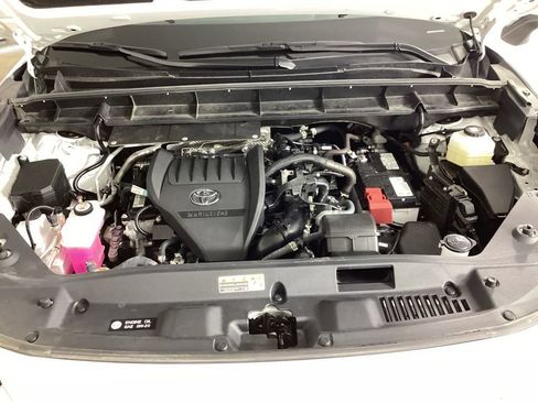 Used 2025 Toyota Highlander XLE AWD/4WD image 23