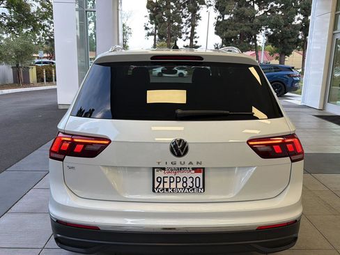 Used 2023 Volkswagen Tiguan SE w/ Panoramic Sunroof Package FWD image 4