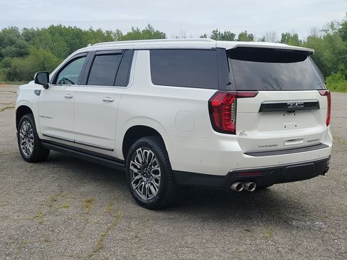 Used 2023 GMC Yukon XL Denali Ultimate AWD/4WD image 7