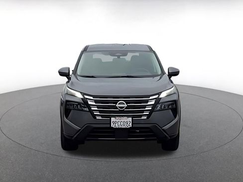 Used 2025 Nissan Rogue SV image 3