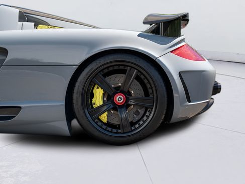 Used 2004 Porsche Carrera GT RWD image 8