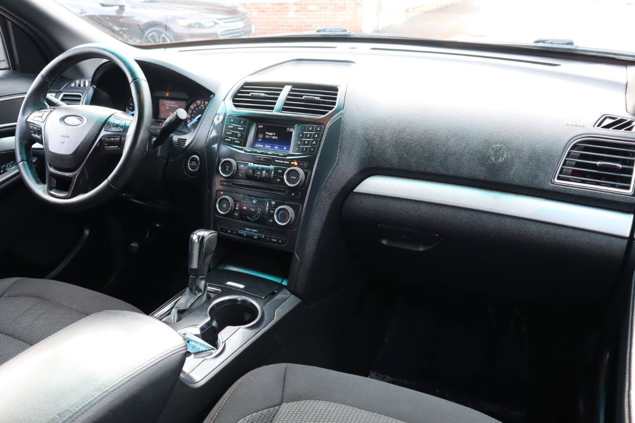 Used 2017 Ford Explorer XLT AWD/4WD image 11