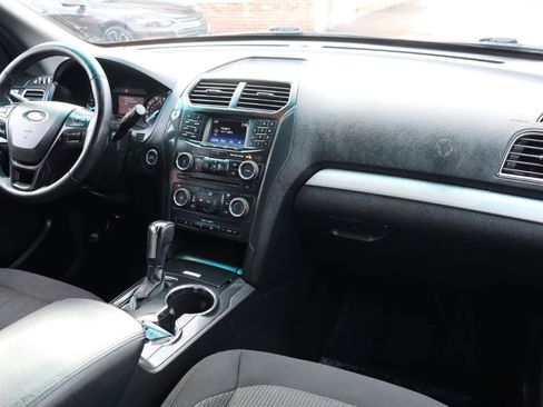 Used 2017 Ford Explorer XLT AWD/4WD image 11