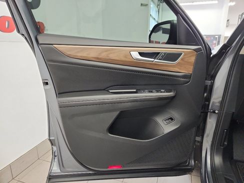 Certified 2024 Volkswagen Atlas SE FWD image 8