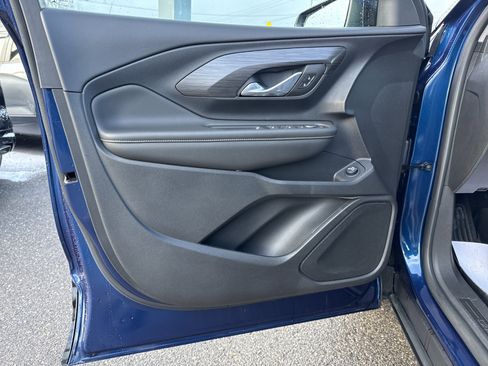 Used 2023 GMC Terrain SLE w/ Driver Convenience Package image 15