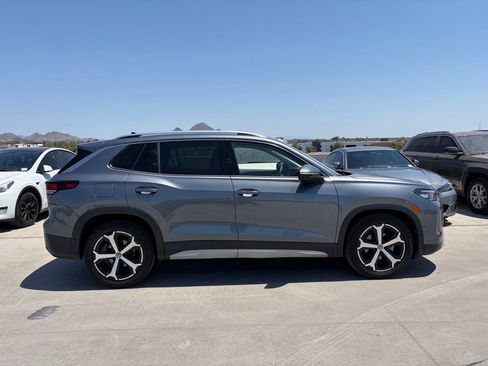 Used 2026 Volkswagen Tiguan SE FWD image 3