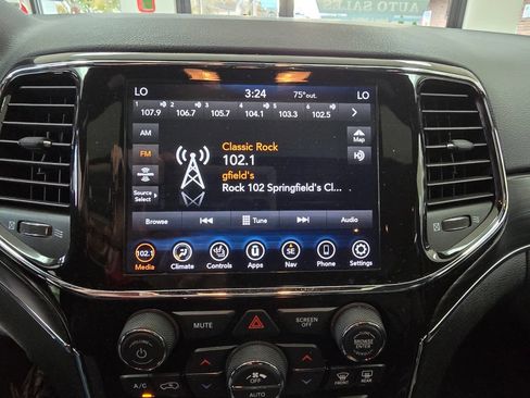 Used 2021 Jeep Grand Cherokee Limited w/ Premium Lighting Group image 24