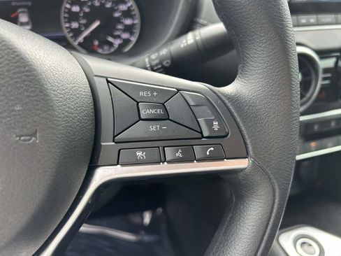 Used 2025 Nissan Sentra SV FWD image 22