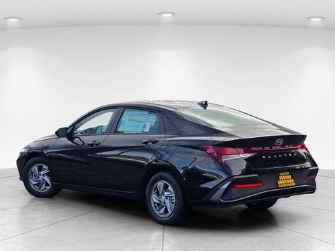 New 2026 Hyundai Elantra SE w/ Cargo Package image 5