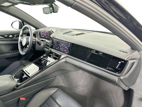 Certified 2025 Porsche Panamera 4 image 29