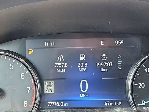 Used 2022 Ford Explorer XLT w/ Equipment Group 202A AWD/4WD image 30