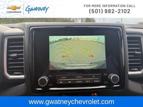 Used 2024 Nissan Frontier SV image 18