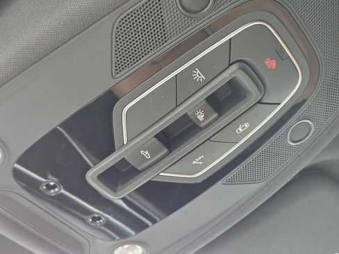 Certified 2025 Audi Q8 Prestige image 33