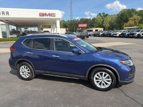 Used 2017 Nissan Rogue SV image 5