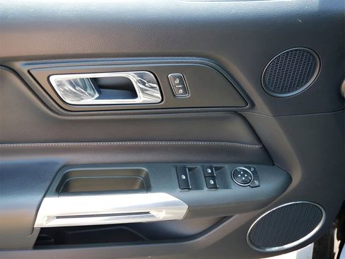 Used 2016 Ford Mustang Premium image 17