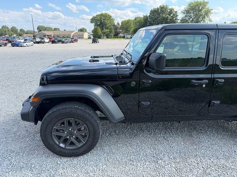 Used 2025 Jeep Wrangler Unlimited Sport AWD/4WD image 18
