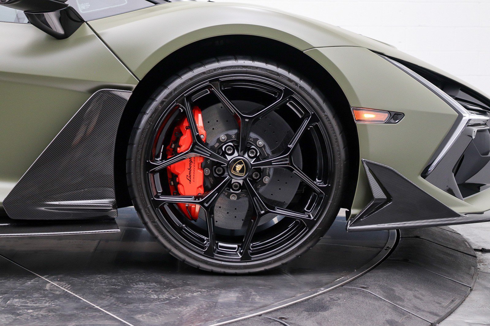 Used 2024 Lamborghini Revuelto AWD/4WD image 15