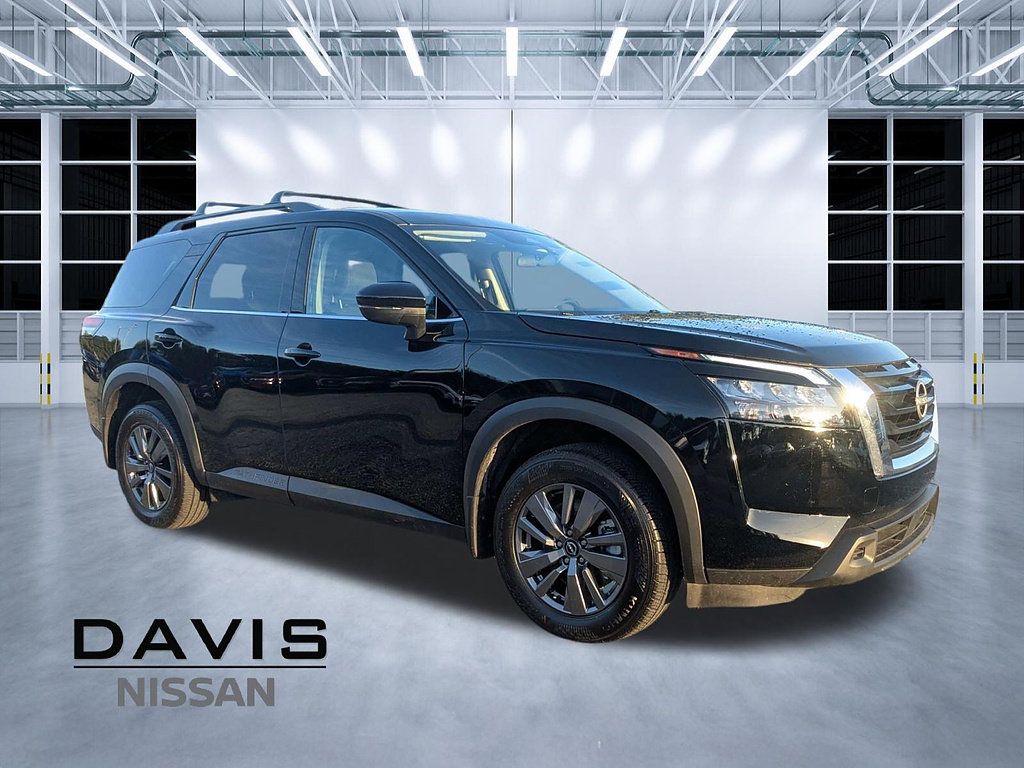 Certified 2025 Nissan Pathfinder SV FWD image 1
