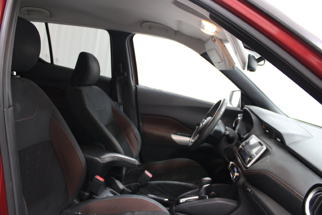 Used 2020 Nissan Kicks SR w/ Exterior Package FWD image 23
