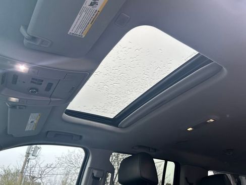 Used 2017 Chevrolet Suburban Premier image 22
