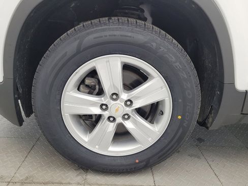 Used 2020 Chevrolet Trax LS w/ Tint and Cruise Package AWD/4WD image 31