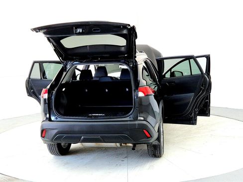 Used 2023 Toyota Corolla Cross LE w/ Moonroof Package image 11