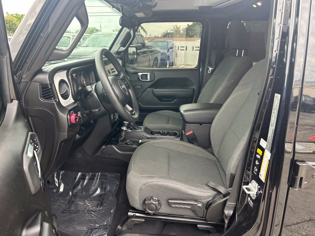 Used 2025 Jeep Gladiator Sport AWD/4WD image 9