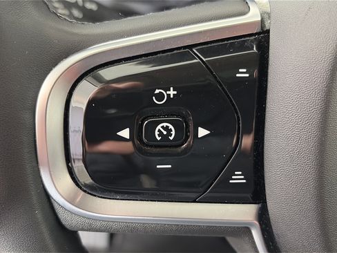 Used 2024 Volvo XC60 B5 Plus image 30