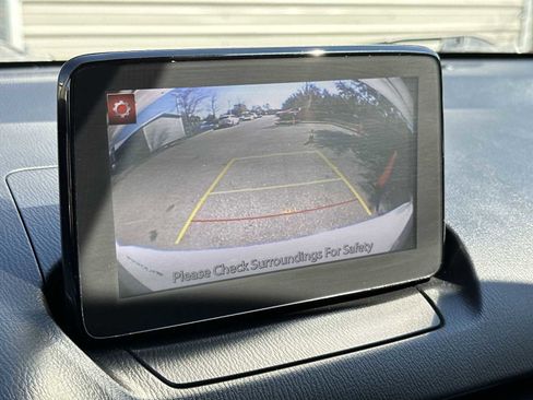 Used 2019 Toyota Yaris LE image 22