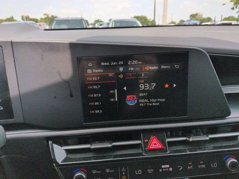Used 2025 Kia Niro LX FWD image 18