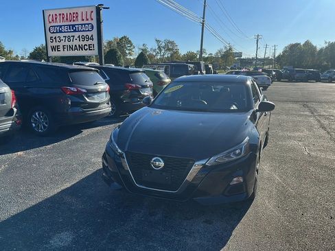 Used 2020 Nissan Altima 2.5 SR w/ Premium Package image 2