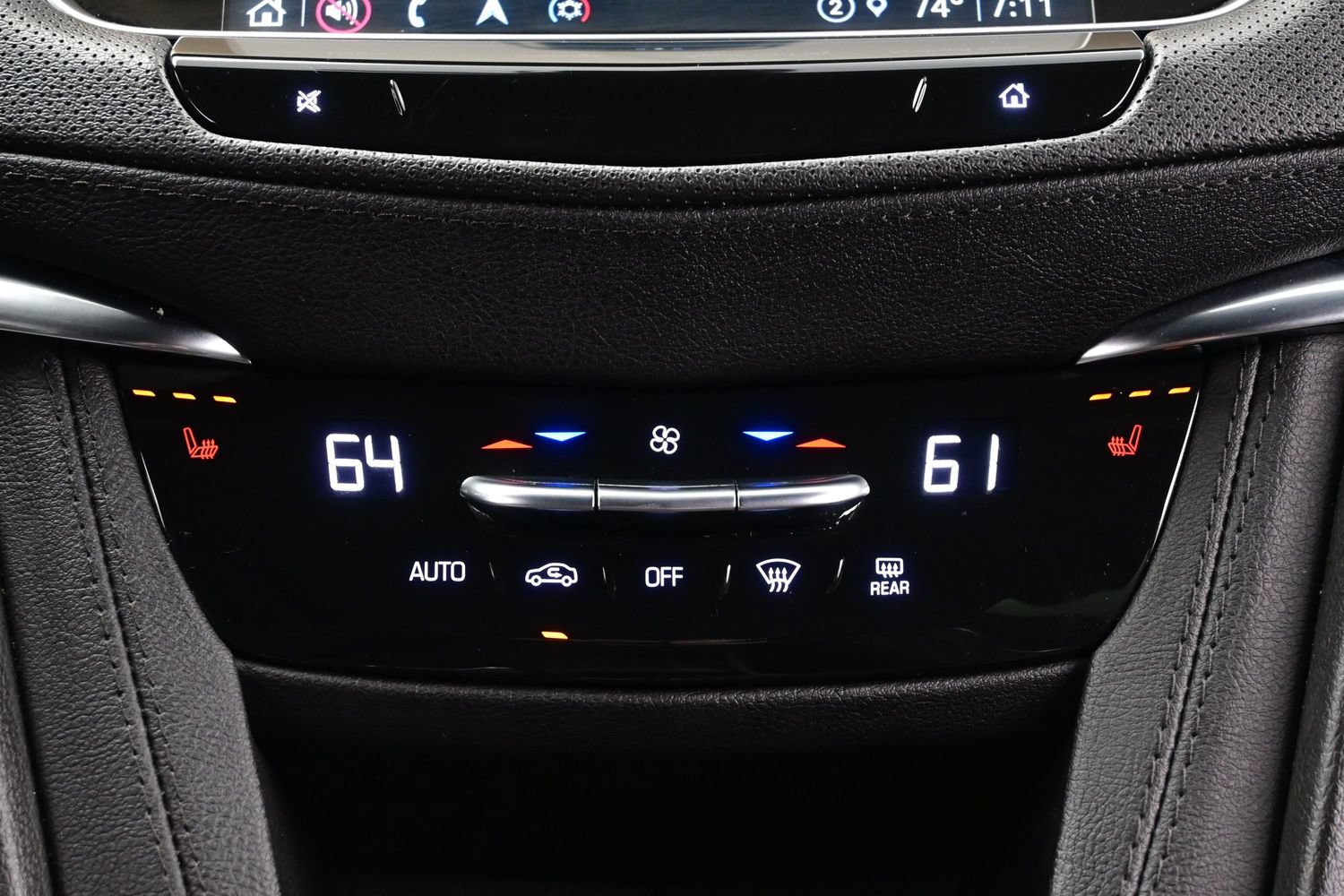 Used 2024 Cadillac XT5 Premium Luxury w/ LPO, Floor Liner Package AWD/4WD image 20