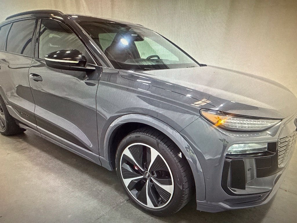 Used 2025 Audi SQ6 e-tron Prestige w/ Red Edition One AWD/4WD image 5