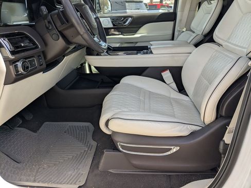 Used 2020 Lincoln Navigator Black Label w/ Cargo Convenience Package image 9