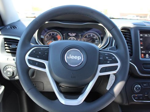 Used 2022 Jeep Cherokee Latitude w/ Sun & Sound Group AWD/4WD image 16