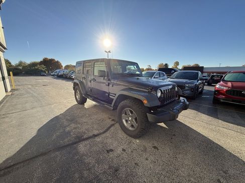 Used 2013 Jeep Wrangler Unlimited Sport image 9